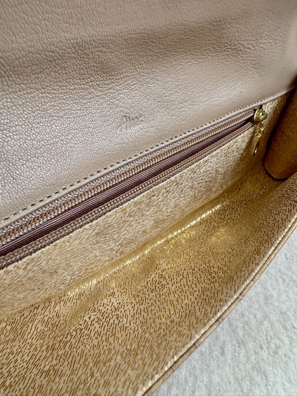 Vintage Abas Croc-Embossed Beige-Tan Envelope Clutch - Picture 3 of 6